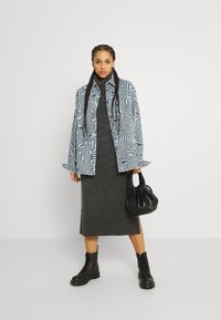 ONLY Vestido de malha - dark grey melange