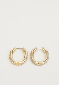 Pendientes de aro dorados con forma hexagonal, que cuentan con una fila de rhinestones transparentes a lo largo de un lado y un cierre seguro.