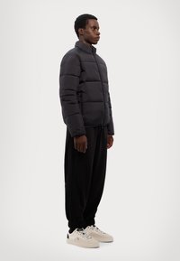 EA7 Emporio Armani GIUBBOTTO UNISEX - Ziemas jaka - black