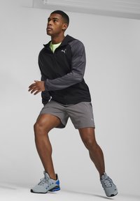 Puma AXELION REFRESH - Tenisice za cestovno trčanje - cool mid gray ultra blue black