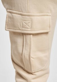 DEF GRETA - Verryttelyhousut - cream