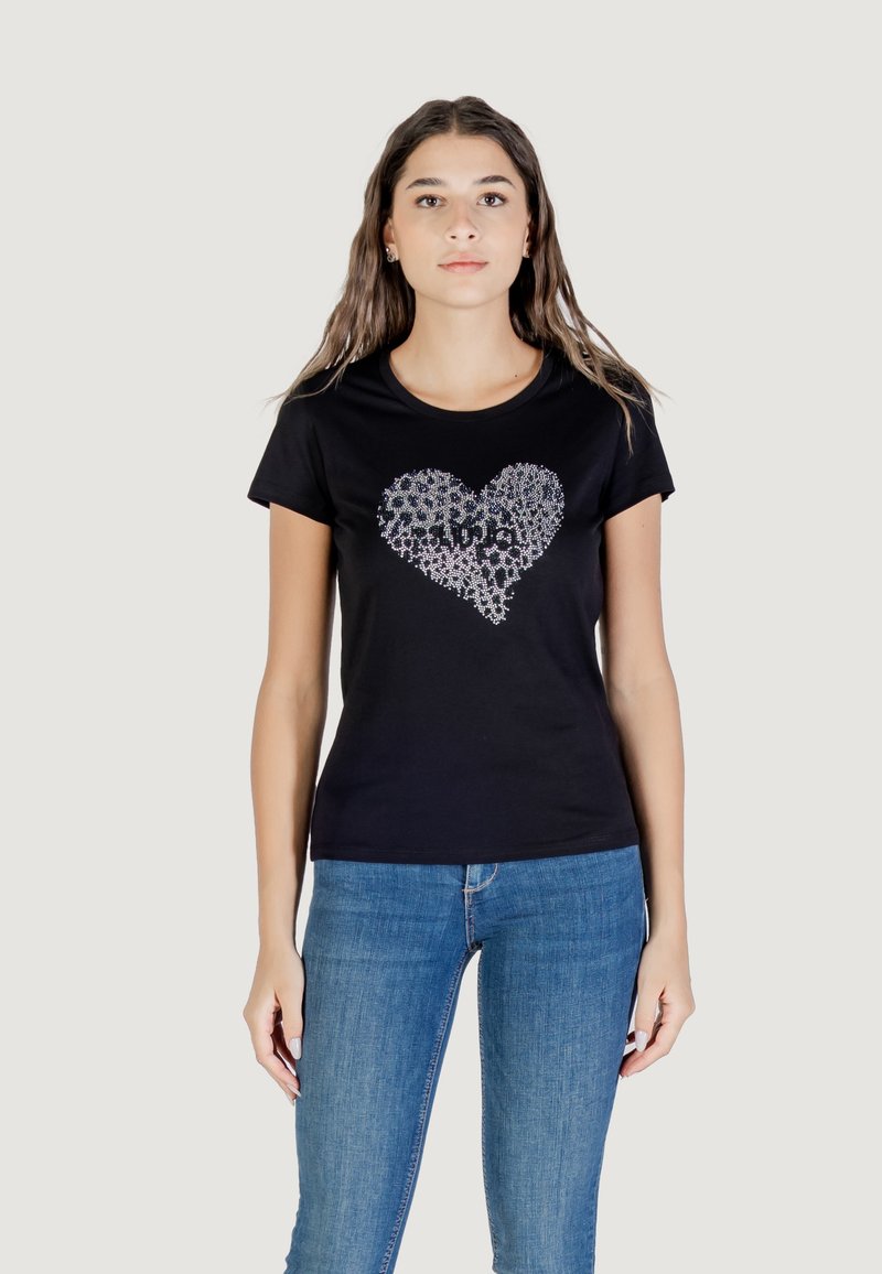 Zwarte katoenen t-shirt met korte mouwen met een hartontwerp van kleine patroonvormen. Strakke snit met een ronde hals.