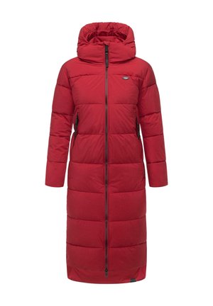 Rode gewatteerde lange jas met capuchon, volledige ritssluiting aan de voorkant, twee zijzakken en zwarte hardware accenten. Soepele textuur en puffy ontwerp.