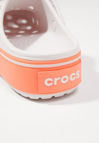 Crocs CROCBAND PLATFORM CLOG - Badsandal - barely pink/bright coral