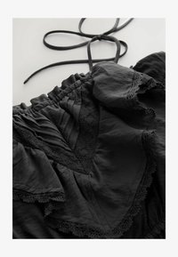 Selezionato, graphite grey