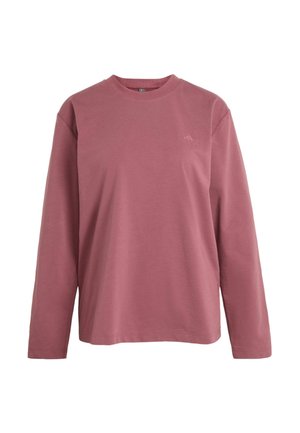 T-shirt met lange mouwen en ronde hals in stofroze kleur met een klein, subtiel logo op de linkerborst, afgebeeld op een witte achtergrond.