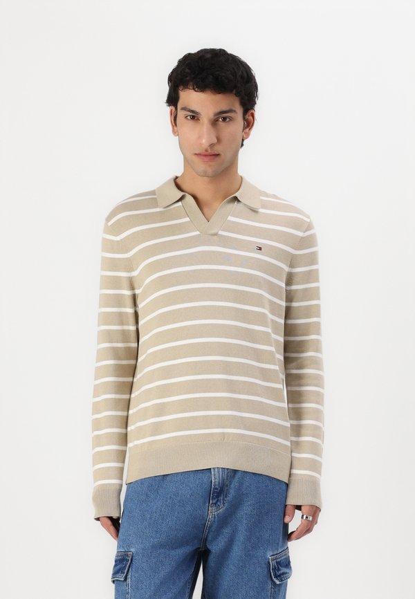 ESSENTIAL JONNY COLLAR - Jumper