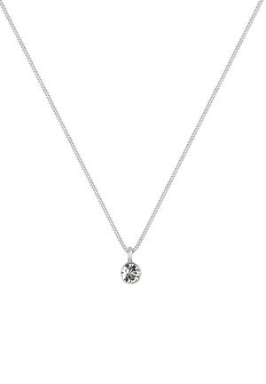 Hopeaketju, jossa on pyöreä, kirkas kristalliriipus. Riipus on kiinnitetty yksinkertaisella silmukalla ketjun keskelle.
