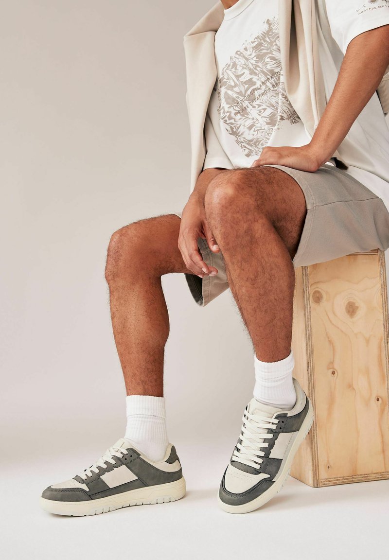 Next COURT- REGULAR FIT - Sportcipő - grey