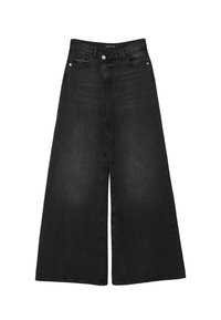 Jeans large taille en denim noir. Dotés d'une taille haute, d'un design à cinq poches et d'une fermeture à bouton devant. Texture lisse avec une légère décoloration.