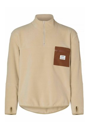 Beige fleece pullover dengan kerah setengah ritsleting, dilengkapi dengan saku dada beritsleting cokelat dan manchet jari. Tekstur lembut, potongan santai.