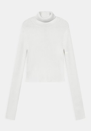 Pull col roulé blanc en maille côtelée avec manches longues et silhouette ajustée, légèrement courte.