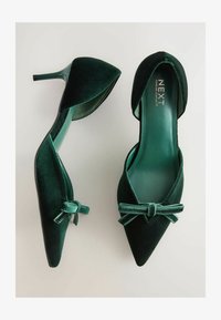 Unselected, green velvet