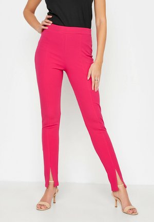 Pantalones rosas ajustados con una cintura alta, que cuentan con aberturas en los costados del dobladillo. Fabricados con un material suave y elástico.