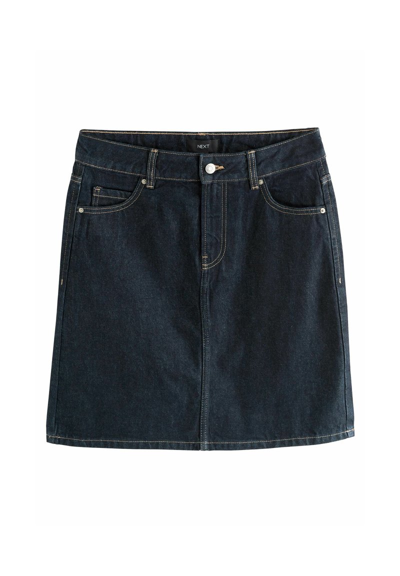 Donkerdenim rok met vijf zakken, knoopsluiting aan de voorkant en contrasterende gele stiksels. Rechte snit, valt boven de knie.