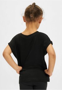 Urban Classics EXTENDED SHOULDER - Pamata T-krekls - black