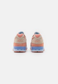 ASICS SportStyle Sneakers - beige