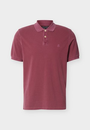 Polo bordeaux à manches courtes avec deux boutons beige, col et petit logo brodé sur la poitrine gauche.