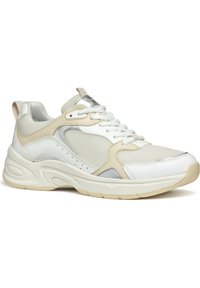 Sneakers ginnici bianchi e beige con tomaia in rete, dettagli in argento, punta arrotondata e suola in gomma testurizzata. Presentano un design con lacci.