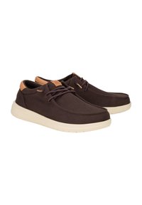 Scarpe in tessuto marrone con una texture liscia, caratterizzate da dettagli in pelle, punta rotonda e una suola in gomma di colore chiaro. Design classico con lacci.