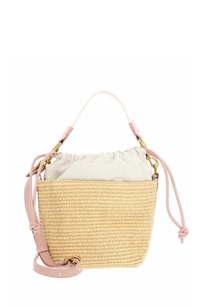 Kleine beige geflochtene Beuteltasche mit hellrosa Lederriemen und weißem Stoffzugbandverschluss.