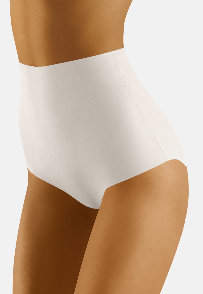 Culotte taille haute en tissu blanc lisse et extensible, présentant un design sans coutures pour un confort optimal et une silhouette ajustée.