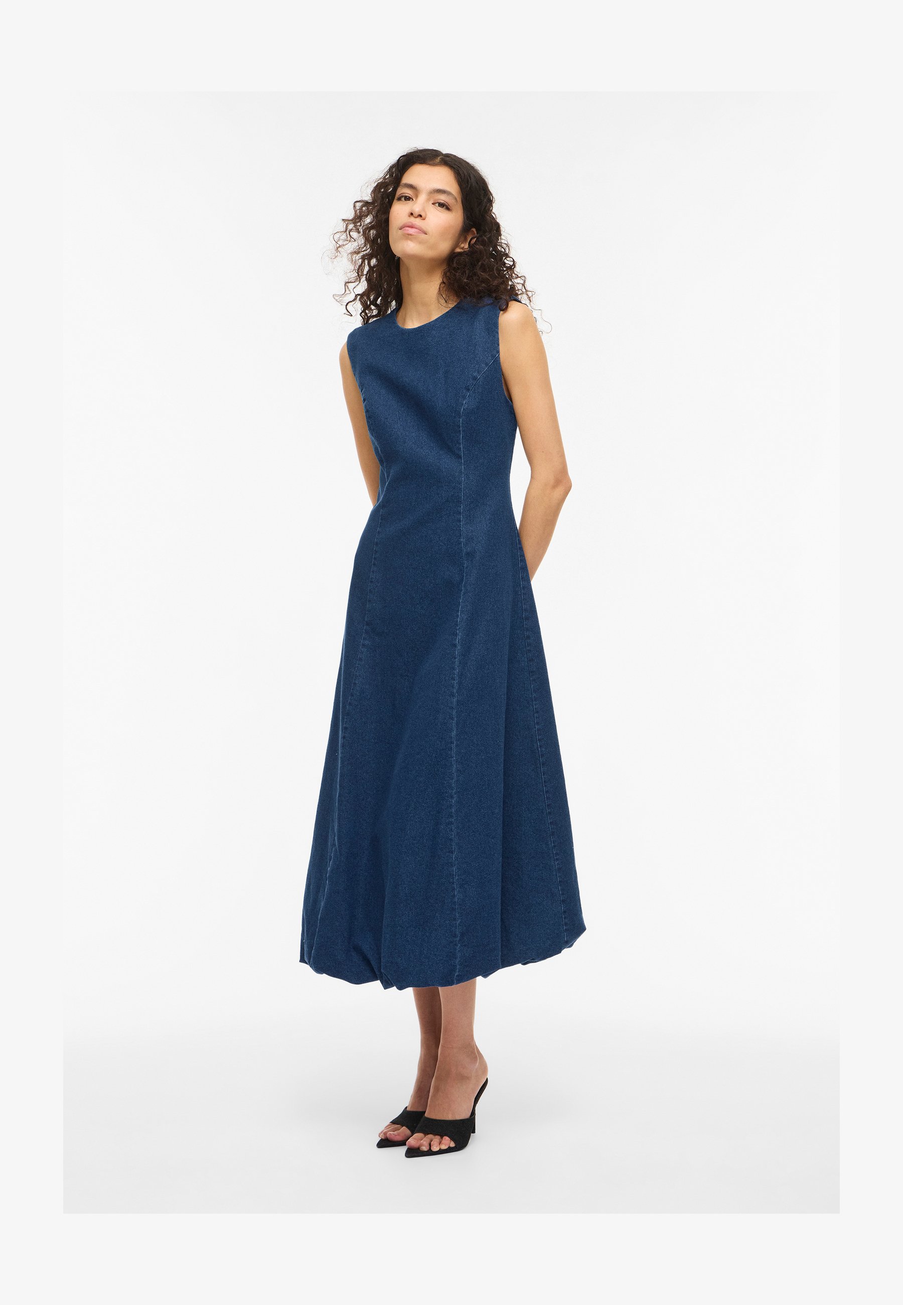 Utcoco Abito In Denim Senza Maniche: Il Midi Jeans Con Spacco Laterale Per Il 2025!