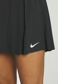 Nike Performance Urheilushortsit - black/white