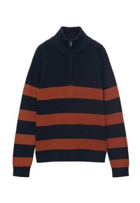 Navy ja oranssi raitapaita, jossa on korkea kaulus ja osittainen vetoketju. Valmistettu teksturoidusta neulemateriaalista, jossa on ribbireunat hihoissa ja helmassa.