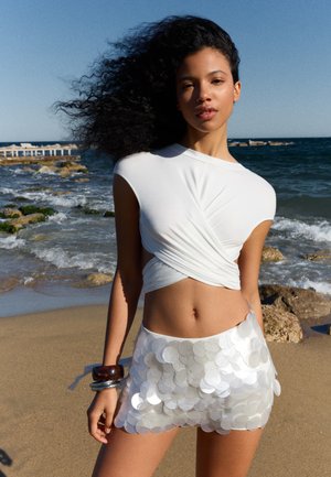 Bershka, SKIRT - Minijupe - white