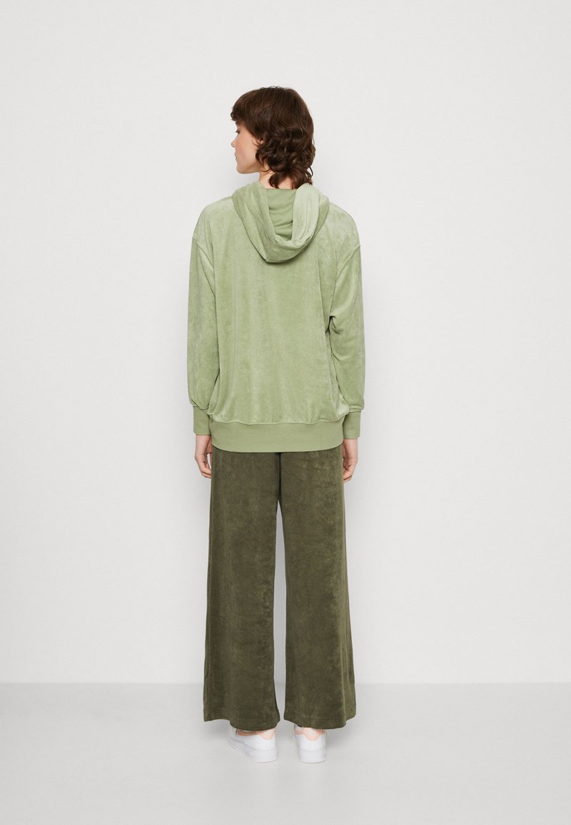 Nike Sportswear HOODIE - Mikina s kapucí - oil green/cargo khaki