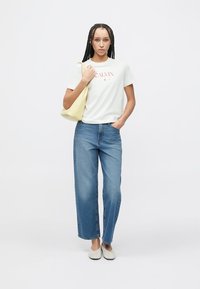 Calvin Klein Jeans CONCEPT GRAPHIC TEE - Triko s potiskem - white greige
