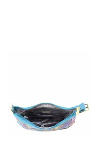 Blauwe textiel schoudertas met een kleurrijk patroon. Voorzien van een ritssluiting en binnenvakken. Soepele textuur, compacte vorm.