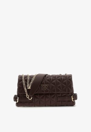 Braune gesteppten Handtasche mit Ketten- und Lederriemen, ausgestattet mit einem dreieckigen Logo und goldfarbenen Beschlägen. Kompakte rechteckige Form.