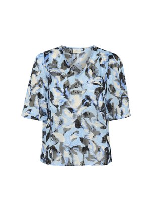 Bluză cu model floral, cu mânecă scurtă, în nuanțe de albastru deschis, gri și negru. Design cu decolteu în V, dintr-un material moale și cu o croială lejeră.