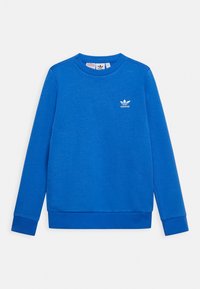 Modrá mikina vyrobená z jemné látky, s kulatým výstřihem, dlouhými rukávy, žebrovanými manžetami a malým bílým logem Adidas na hrudi.