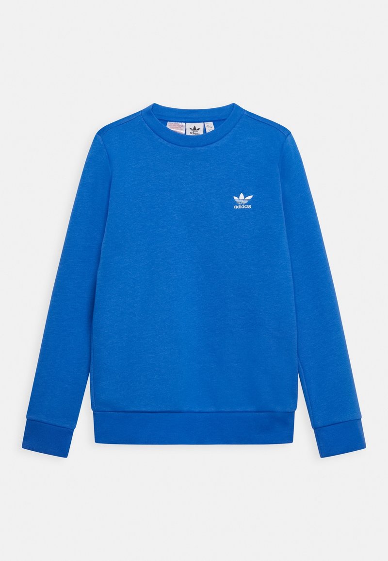 Modrá mikina vyrobená z jemné látky, s kulatým výstřihem, dlouhými rukávy, žebrovanými manžetami a malým bílým logem Adidas na hrudi.