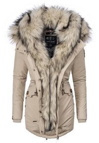 Beige vinterjakke med hætte foret med imiteret pels, snoretræk i taljen og knapdetaljer. Glat stof, varm og isoleret design.