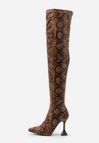 Braun und schwarz snake-print Überknie-Stiefel mit spitzem Zeh und einzigartigem gebogenen Absatz. Hergestellt aus strukturiertem Material, mit einer engen Passform.