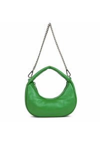 Borsa a tracolla verde in pelle con forma curva, texture morbida e tracolla in catena. Presenta un unico manico superiore e una finitura liscia e opaca.
