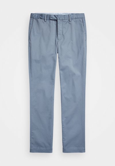 Ανοιχτό μπλε βαμβακερές chinos με ίσια γραμμή, που διαθέτουν φερμουάρ, τέσσερις τσέπες και λεπτή υφή στο ύφασμα.