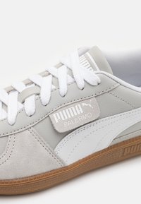 Puma PALERMO UNISEX - Tenisky - white/cool light gray/gold
