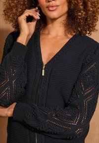 Love & Roses REGULAR FIT - Adīta jaka - navy