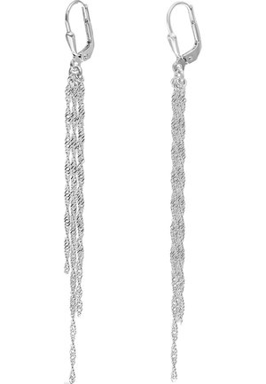 Zilverkleurige lange ketting tassel oorbellen met hefboomsluitingen, met meerdere fijne textuurdraden die aan elke sluiting hangen.