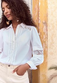 Love & Roses TRIM DEATIL LONG SLEEVE - Košilová halenka  - white