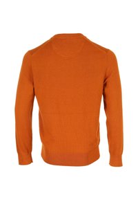 Maglione arancione lavorato a maglia, collo giro, maniche lunghe, polsini e orlo a coste, texture liscia, colore uniforme senza motivi o dettagli.