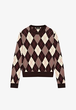 Brauner Argyle-Pullover mit cremefarbenen und beigen Rauten. Verfügt über einen Rundhalsausschnitt sowie gerippte Bündchen und Saum. Enthält rote diagonale Akzente.