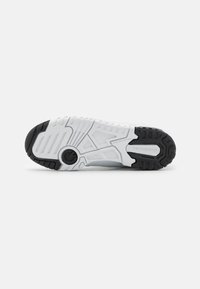 New Balance 550 - Tenisky - white/black