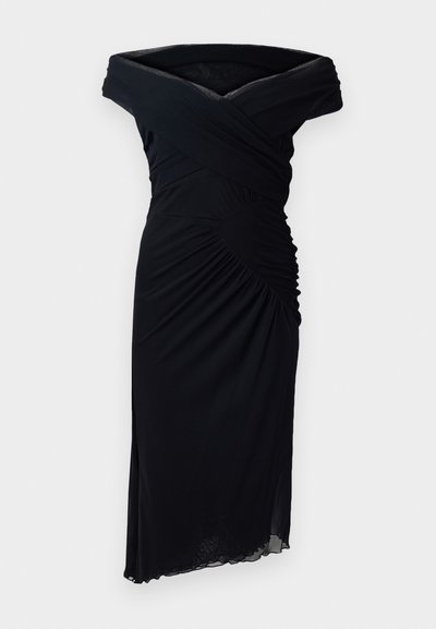 Μαύρο φόρεμα χωρίς ώμους από μαλακό ύφασμα, με ραφές στο μπούστο και ασύμμετρο στρίφωμα για εφαρμοστή σιλουέτα.