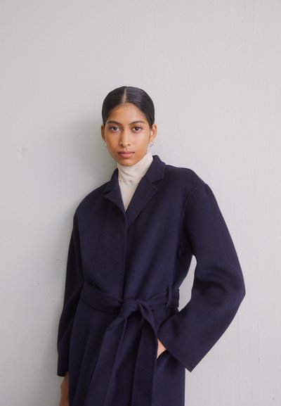 Filippa K ALEXA COAT - Klassisk kappa / rock - navy